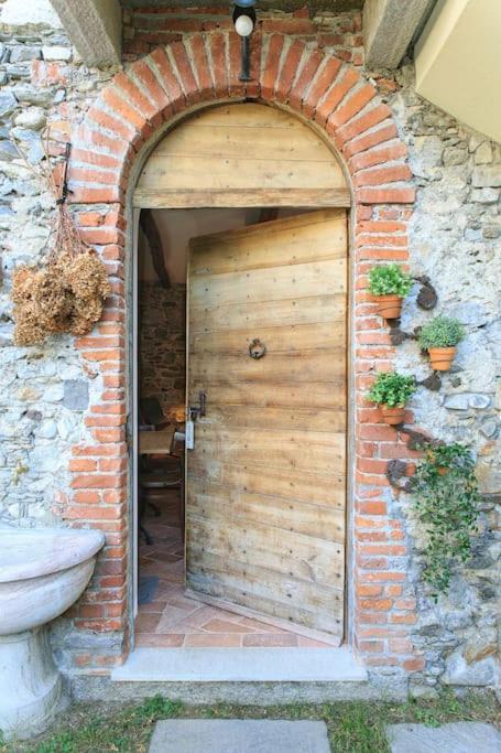 Medieval Stone Retreat With Views Apartment Stresa